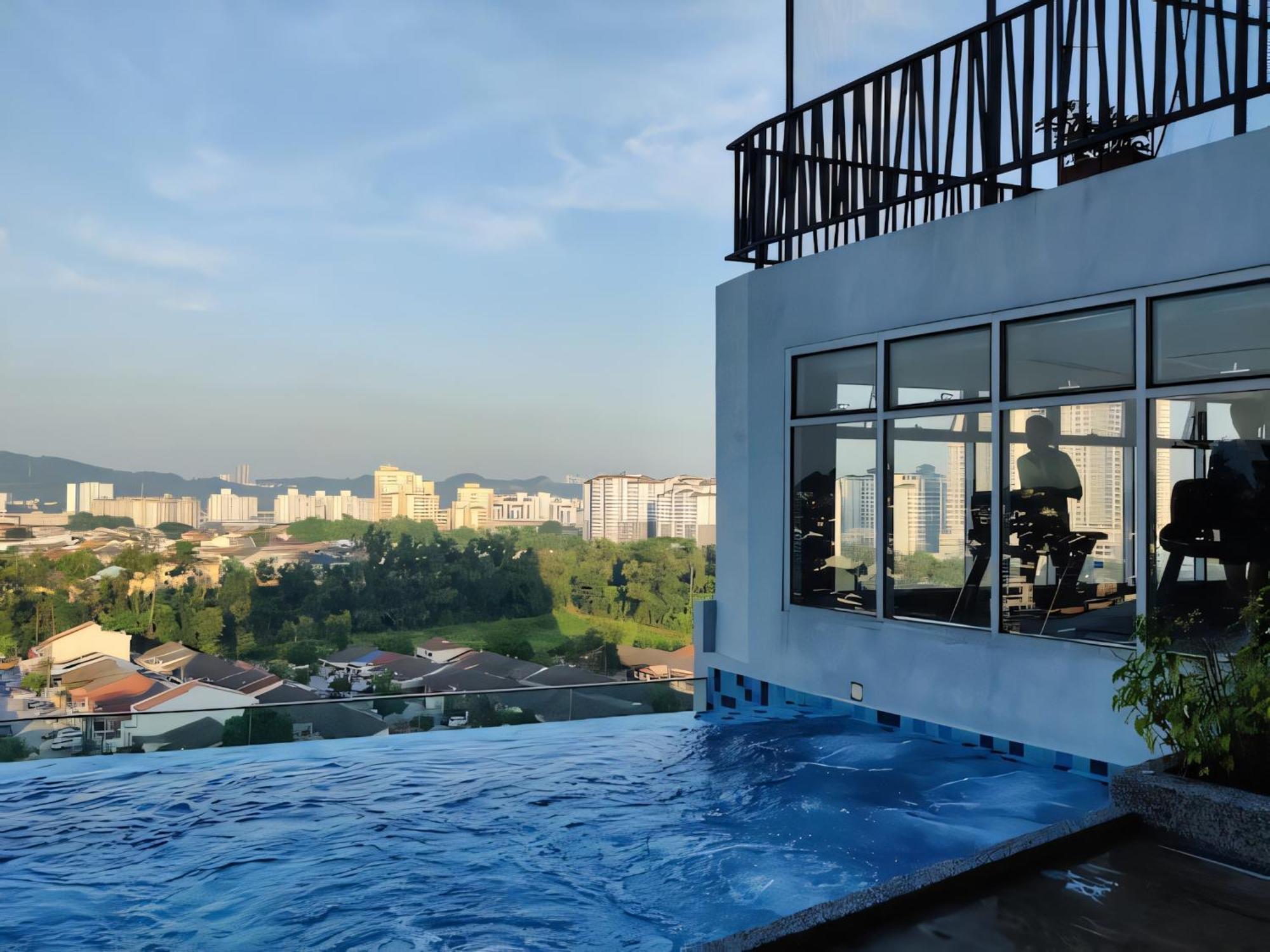 Pinnacle Sri Petaling * Kuala Lumpur